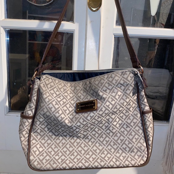 Tommy Hilfiger purse - Picture 1 of 7
